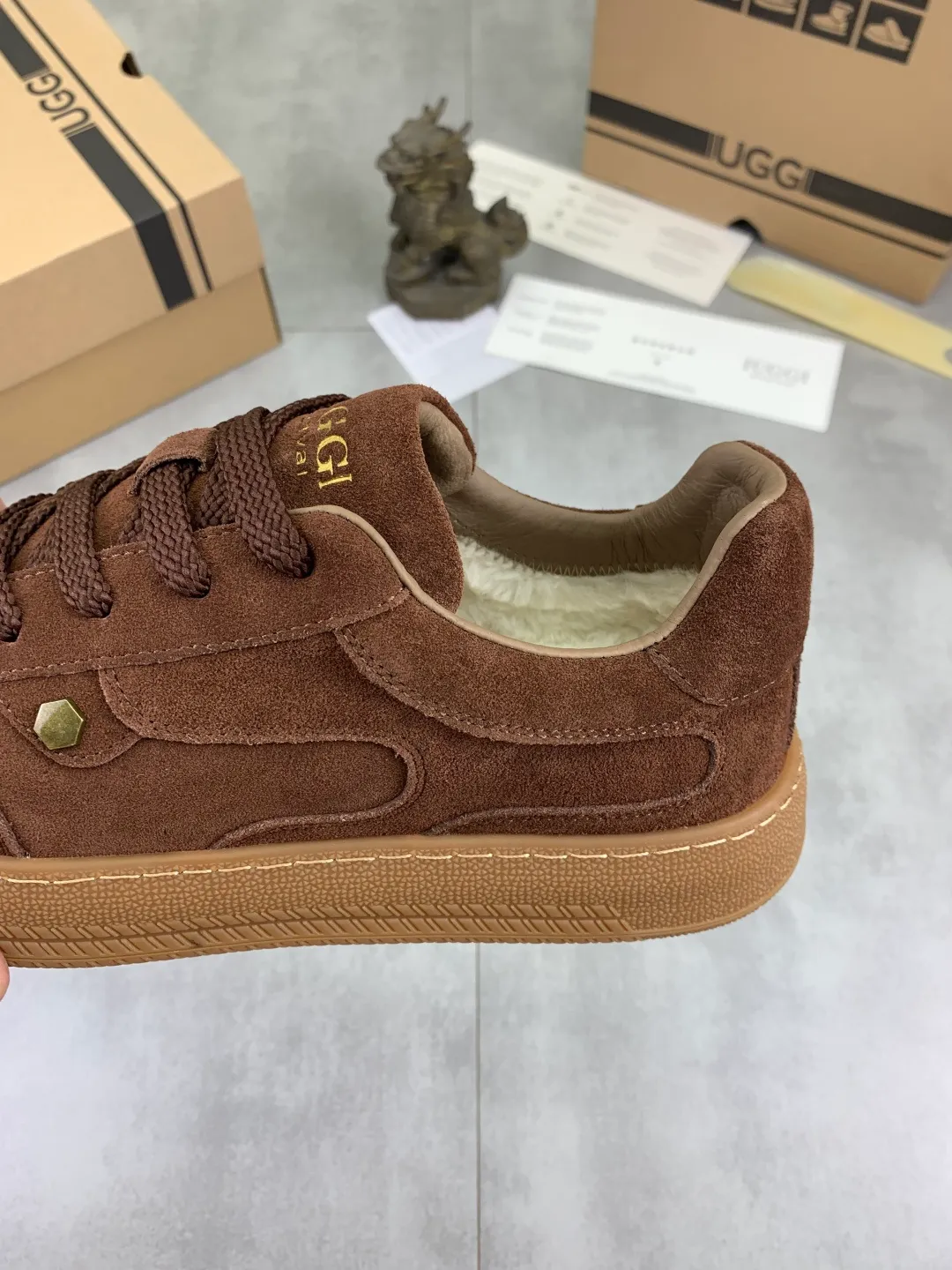 Men's shoes 💰P520 New arrival 🆕🆕🆕 26 new IUGGI men's moral training shoes Winter lace-up low-cut casual men's shoes Outer layer of cowhide, rubber outsole, lining with wool, comfortable and breathable💯 Versatile winter essentials👌 Transform your feet into the brightest "boy"❗️ Size: 39-44 Three colors